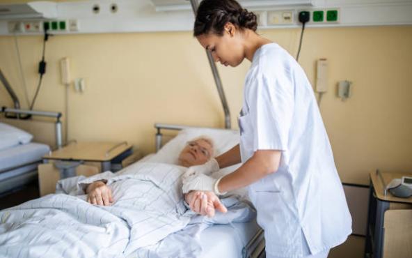 Infimière personne âgée alitée - Devenir infi relais douleur à l'H.U.B