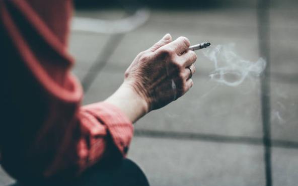 AVC et tabac : pourquoi arrêter de fumer peut vraiment changer la suite de l’histoire - Hôpital Erasme H.U.B